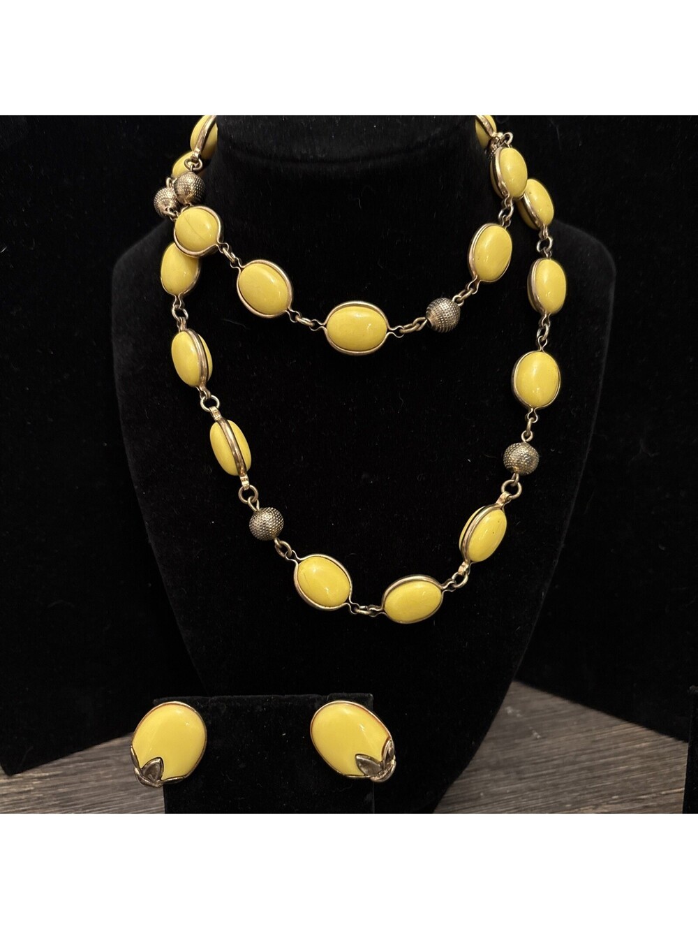 Beautiful Crown Trifari Necklace Clip Earrings Lucite Yellow  Beads Gold Finish